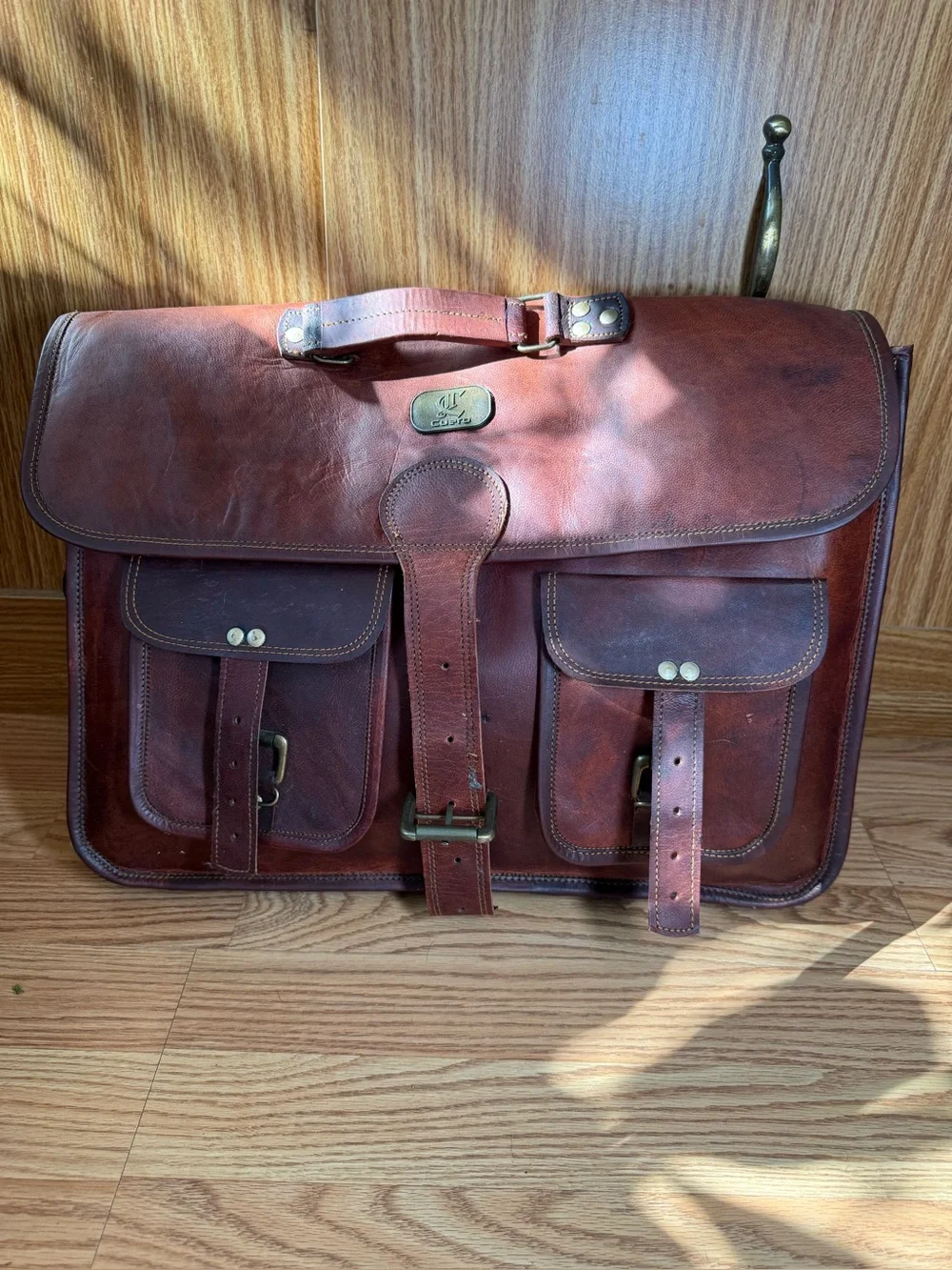 Cuero brand Vintage Leather Laptop Messenger Bag.Never used. Has long strap